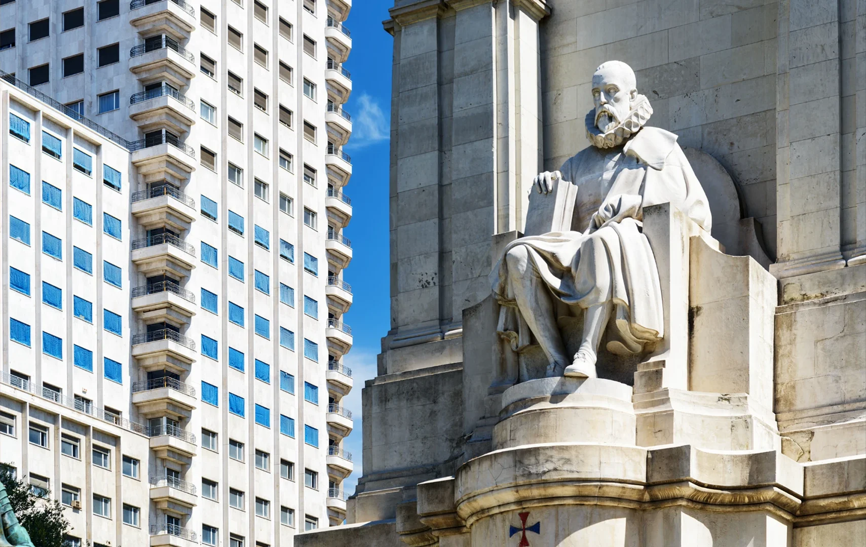 Imagen del monumento a Miguel de Cervantes en la ciudad española de Madrid construido en 1929 que se encuentra en la plaza de España